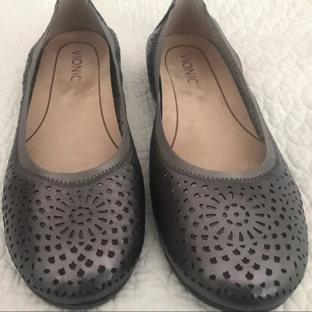 Vionic Flats Size 8